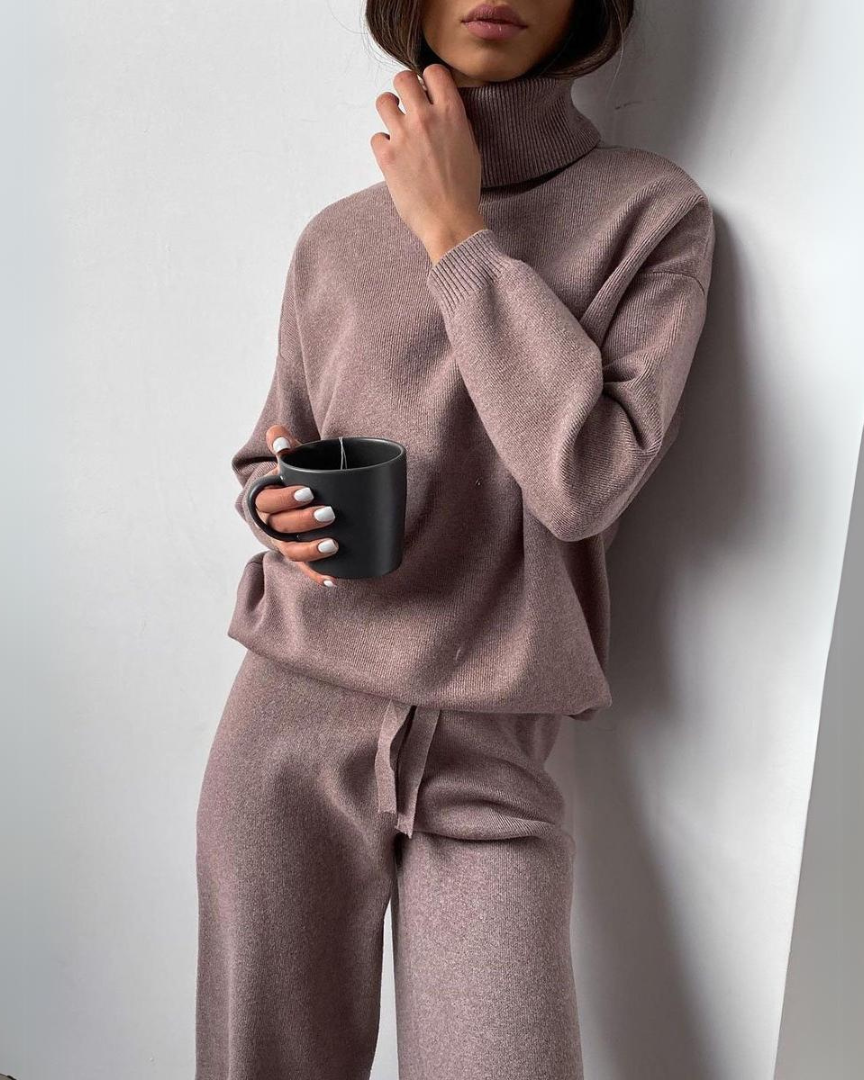 Karina – ensemble 2 pièces chic avec col roulé et pantalon élégant
