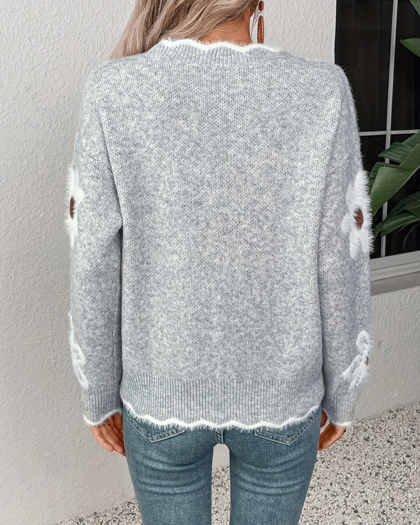 Camille – Pull à Fleurs Élégant